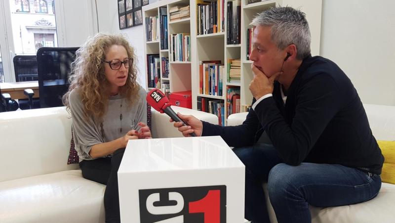 Ester Quintana conversant amb Albert Om. // Eva Catalán